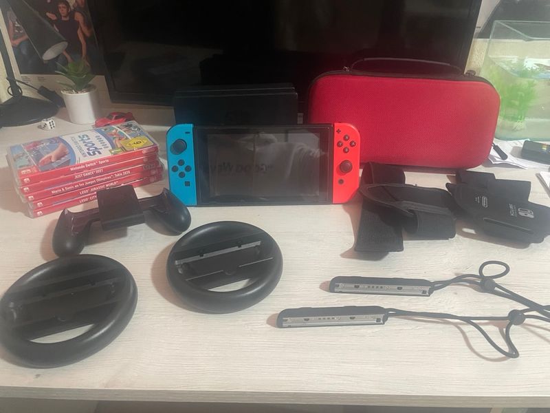 Nintendo Switch Azul/Rojo + Accesorios