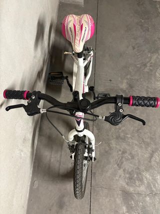 Bicicleta Infantil Megamo 16. Color blanco y rosa.