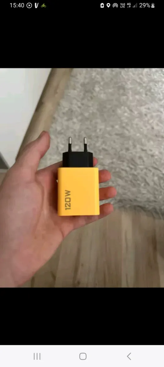 Cargador de batería de 120W amarillo