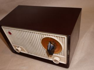 Radio Antigua Marrón y Beige