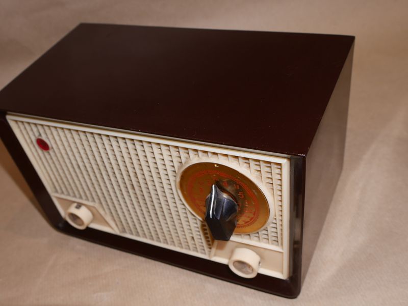 Radio Antigua Marrón y Beige afbeelding 3
