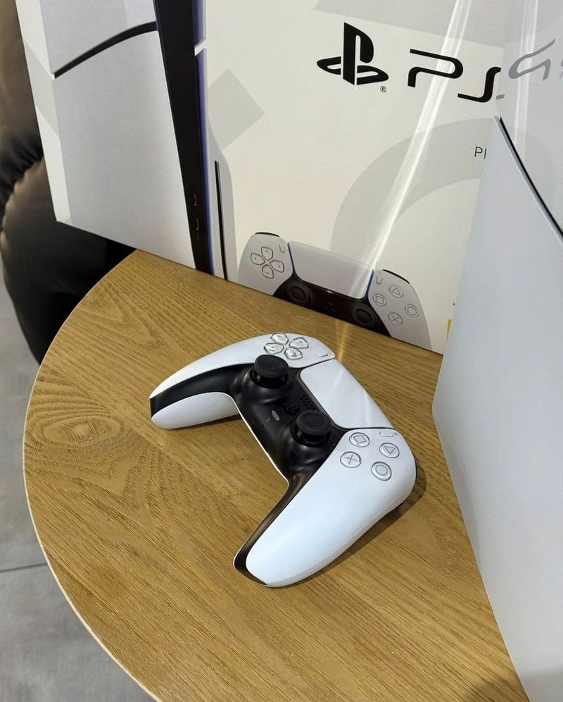 PlayStation 5 Slim Disco 1TB Blanca afbeelding 3