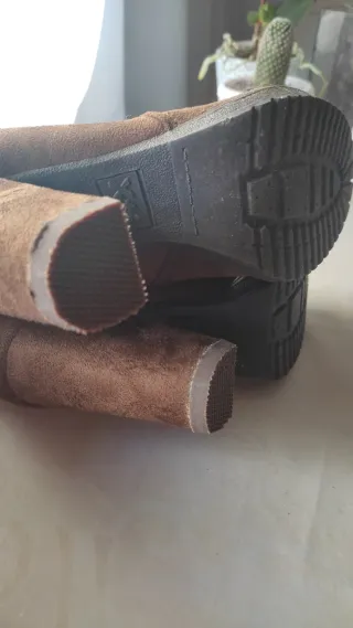 Botines ante marrón canela - n° 38.     A estrenar