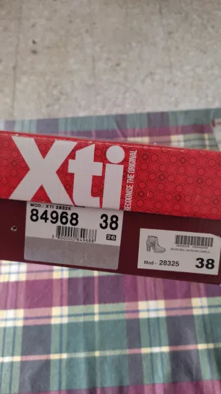 Botines ante marrón canela - n° 38.     A estrenar