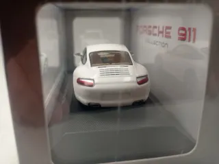 Porsche 911 Carrera 2004 1:43