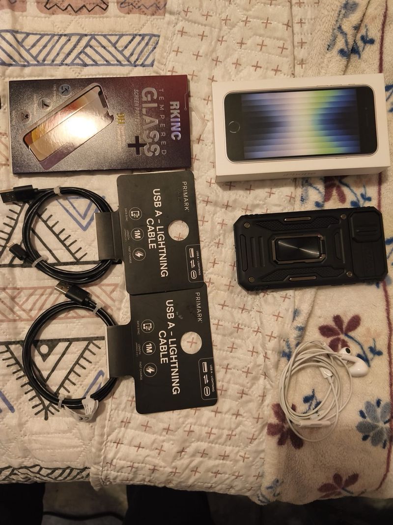iPhone SE 3ª Gen 64GB Blanco + Accesorios