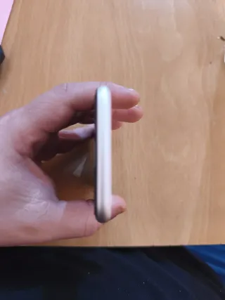 iPhone SE 3ª Generación 5G 64GB Blanco + Accesorio