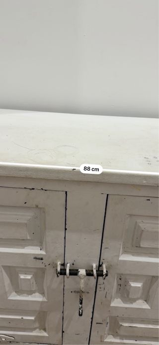 Armario de madera blanco