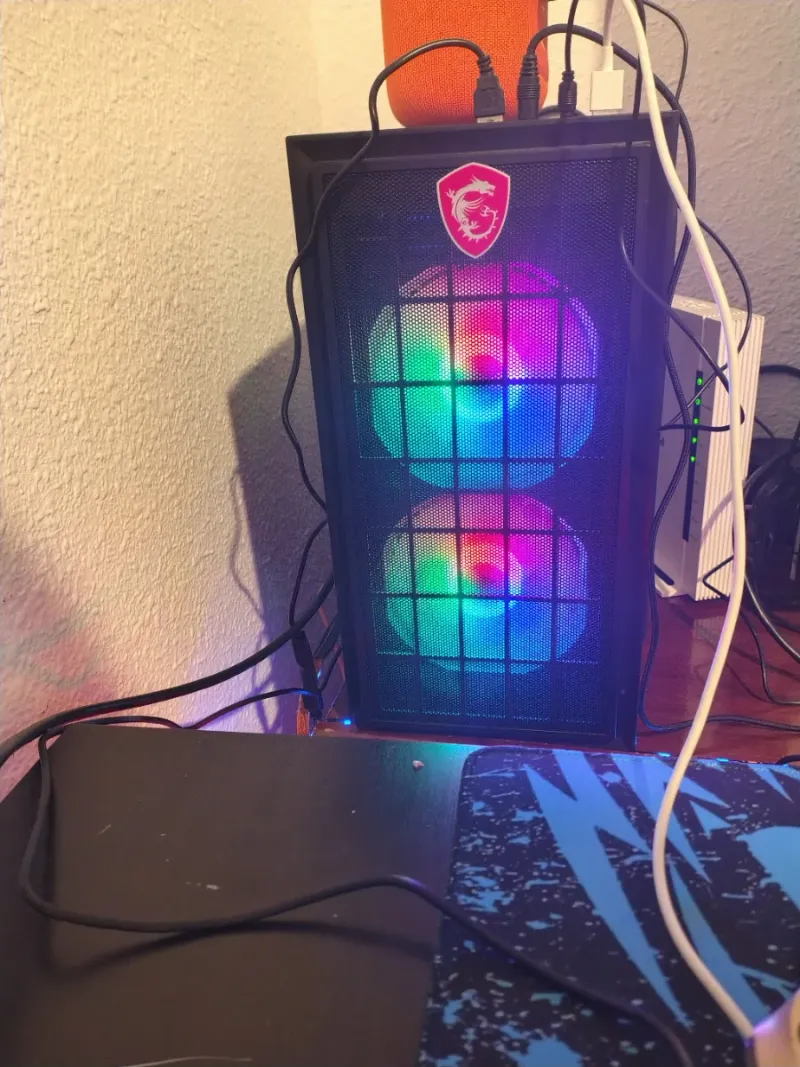 PC Gamer MSI con luces RGB
