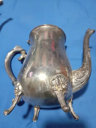 Juego de teteras de metal plateado