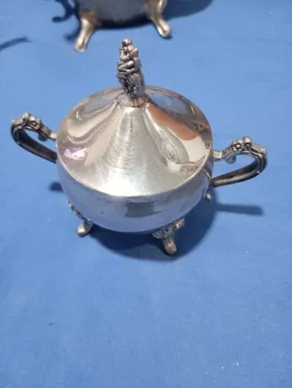 Juego de teteras de metal plateado