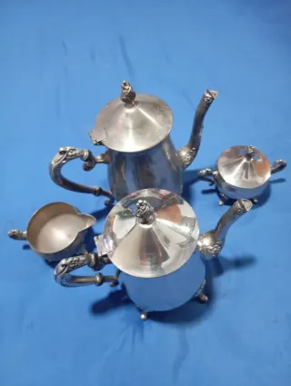 Juego de teteras de metal plateado