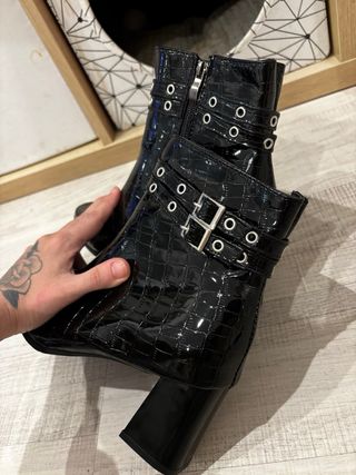 Botas de tacón negras efecto piel
