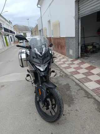 Moto Adventure Negra y Plateada