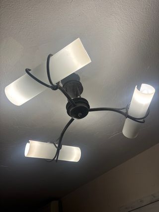 Lámpara de techo de forja.