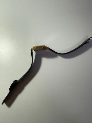 Reloj Casio Mini Dorado y Negro Nuevo