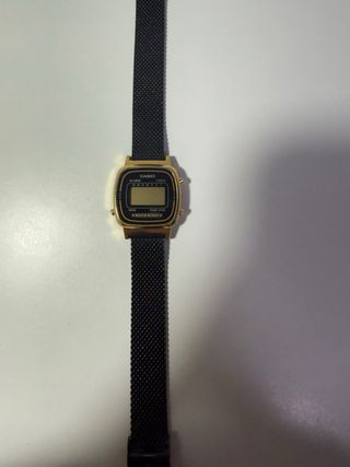 Reloj Casio Mini Dorado y Negro Nuevo