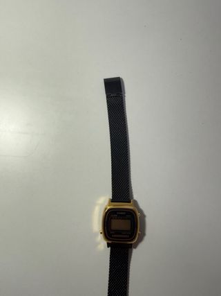 Reloj Casio Mini Dorado y Negro Nuevo