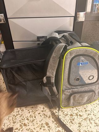 Mochila transportín Pecute gris y verde