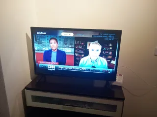 32 pulgadas Smart TV JVC Negra y Blanca