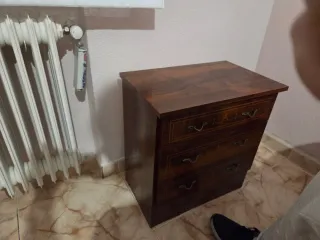 Mesita de noche clásica madera 3 cajones