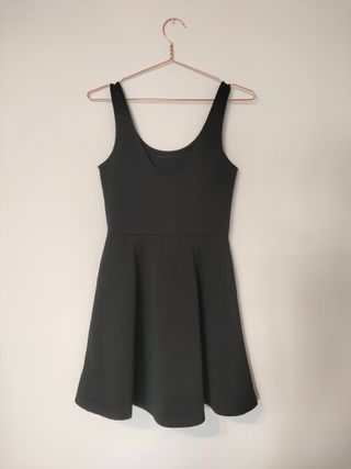 Vestido skater H&M Divided negro