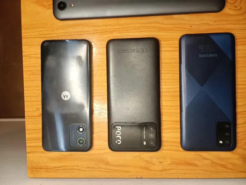 Lote 3 Móviles Samsung, Poco, Motorola tablet afbeelding 2