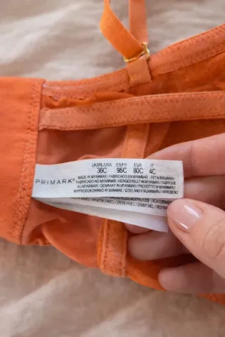 Corset en tono naranja elegante y femenino