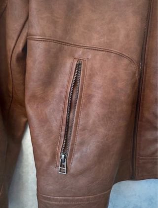 Chaqueta efecto piel marrón
