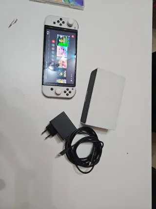 Nintendo Switch OLED Blanca + Mario+Rabbids 1 y 2