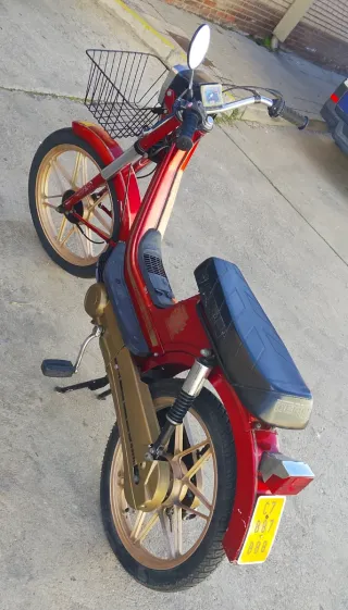 Derbi Variant América Roja y Dorada