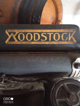 Máquina de escribir Woodstock antigua