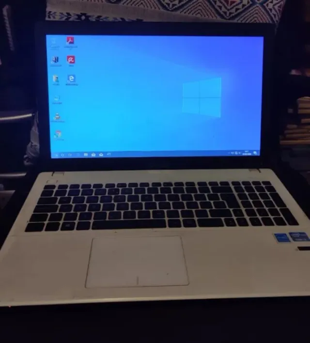 Portátil Asus i3
