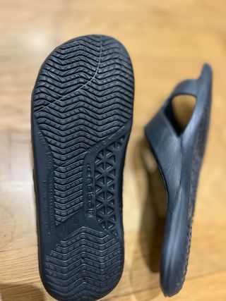 Sandalias de piscina negras
