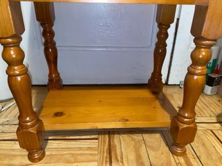 Mesita de madera auxiliar