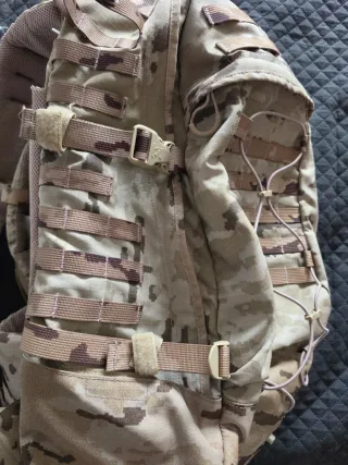 Mochila militar Altus pixelada desierto