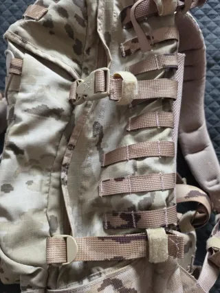 Mochila militar Altus pixelada desierto