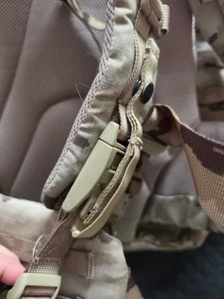 Mochila militar Altus pixelada desierto