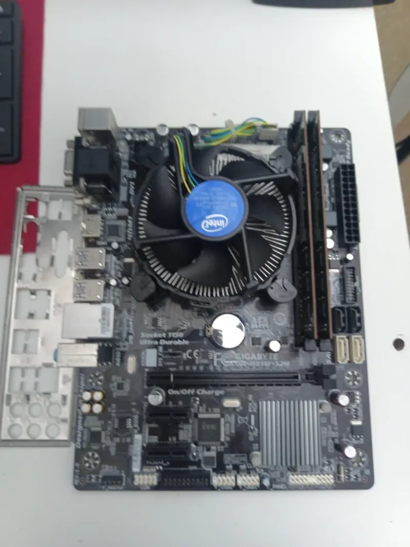 Placa Base GIGABYTE GA-H81M-S2H + CPU i7 4790+ RAM afbeelding 2