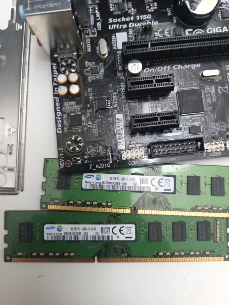 Placa Base GIGABYTE GA-H81M-S2H + CPU i7 4790+ RAM afbeelding 3