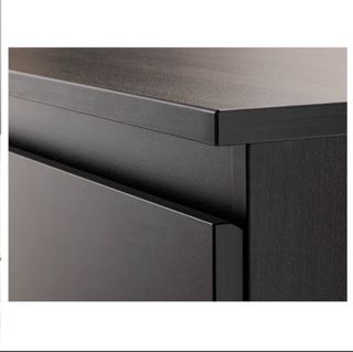 Cómoda Kullen 2 cajones madera oscura.