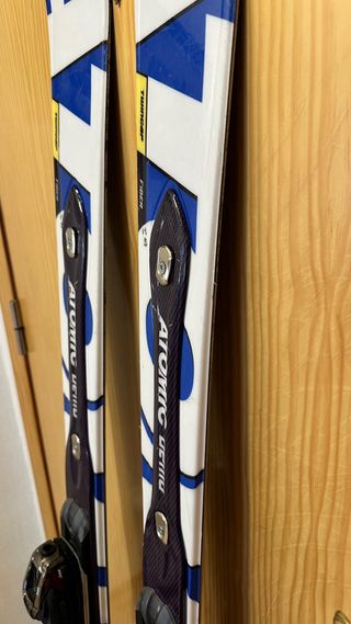 Esquís Atomic Demo 159cm + Fijaciones HT10