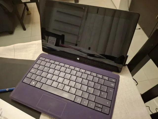 Microsoft Surface RT Morado