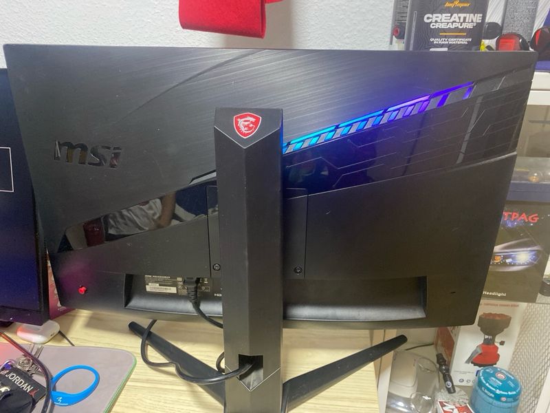 Monitor MSI 27 Curvo 144 hz afbeelding 4