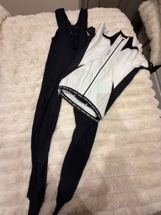 Conjunto maillot ciclismo negro y blanco
