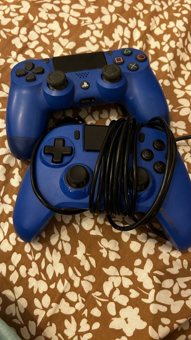 PS4 1TB Azul con 2 juegos afbeelding 2