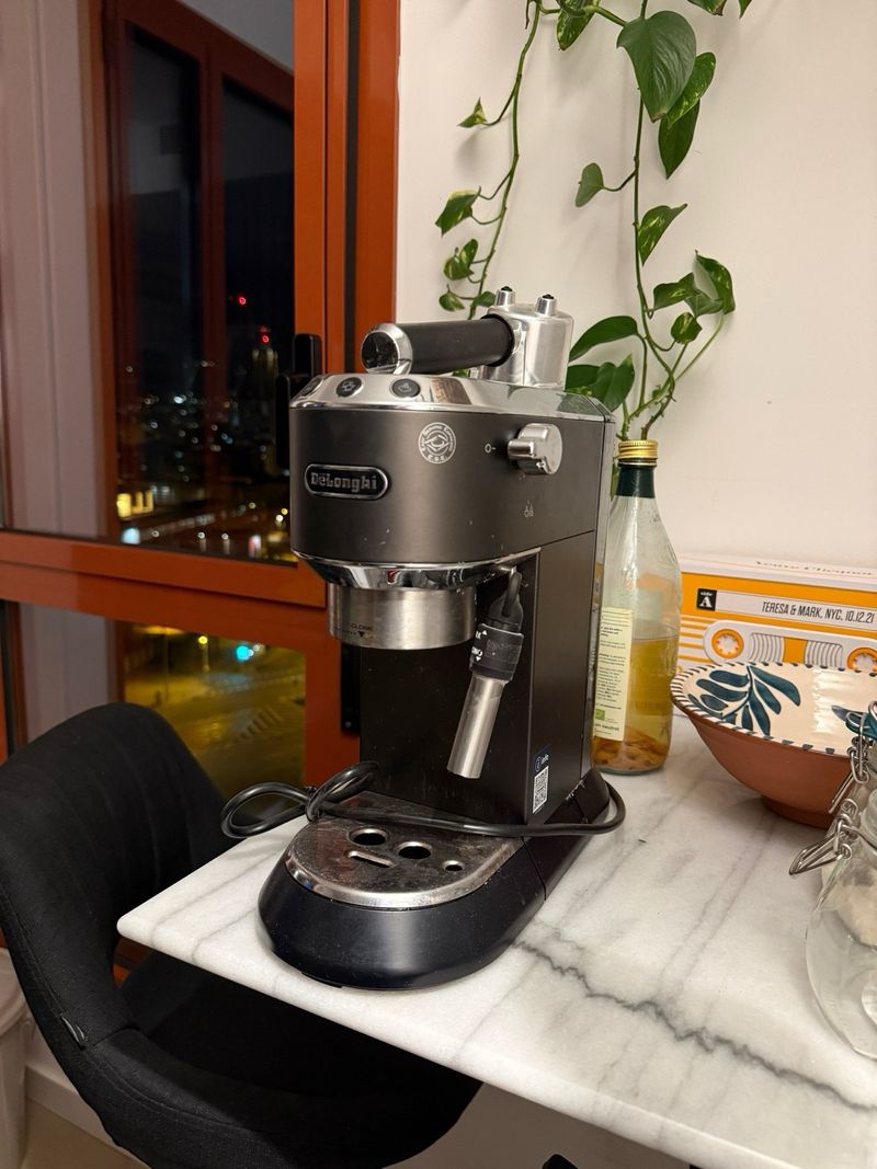 Cafetera Delonghi Dedica espresso afbeelding 2