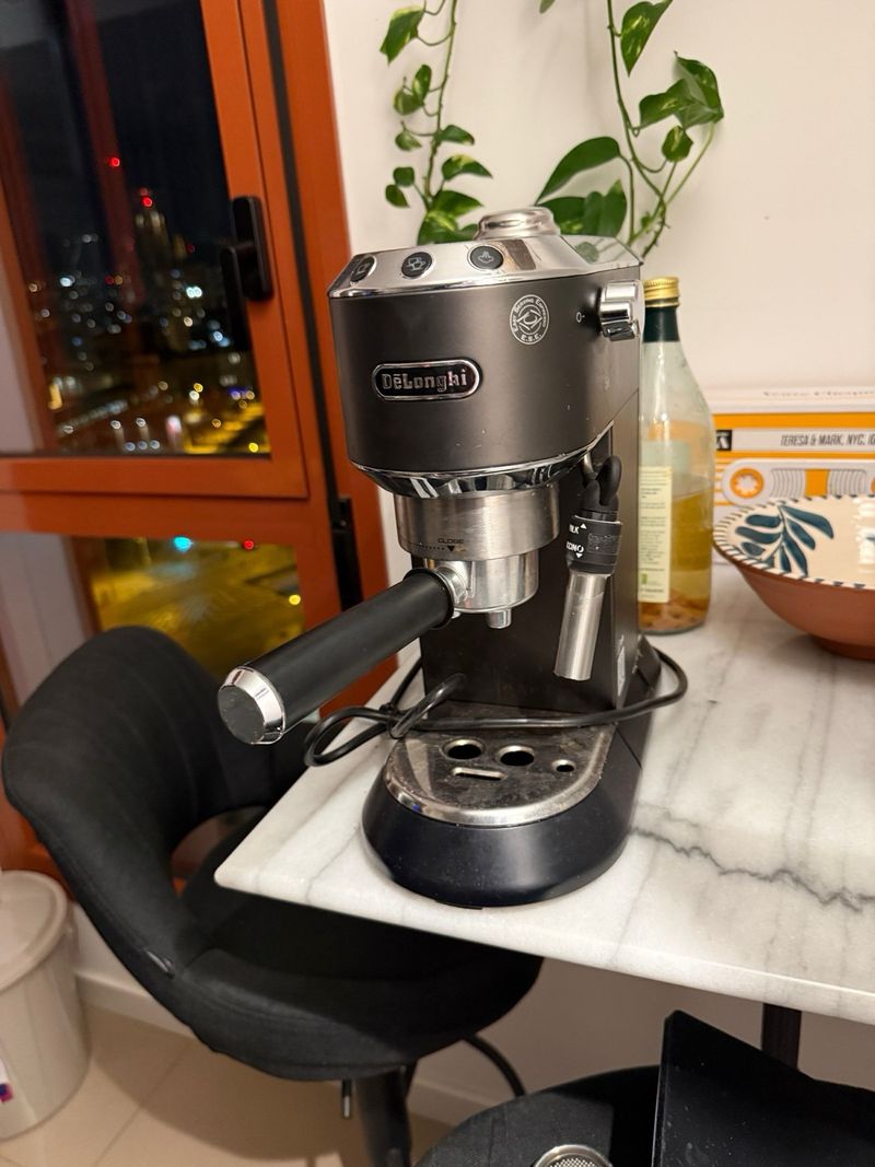 Cafetera Delonghi Dedica espresso afbeelding 3