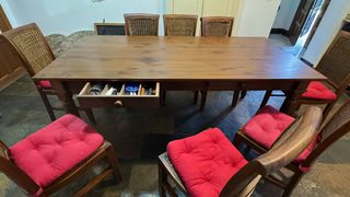 Mesa comedor madera pino y 7 sillas a juego