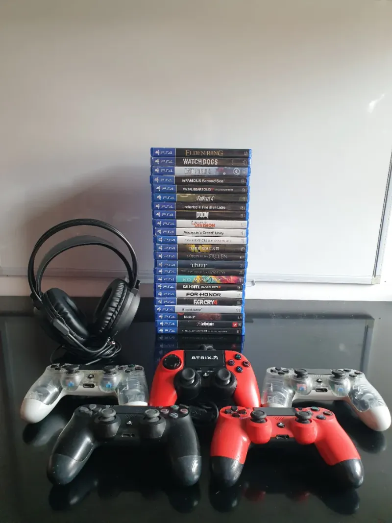 Maxi Lotto PS4 Pro + Fat: 23 Juegos y Accesorios afbeelding 4
